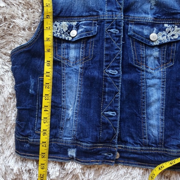 NWOT CUTE Amethyst Denim Crop Vest - Picture 4 of 4